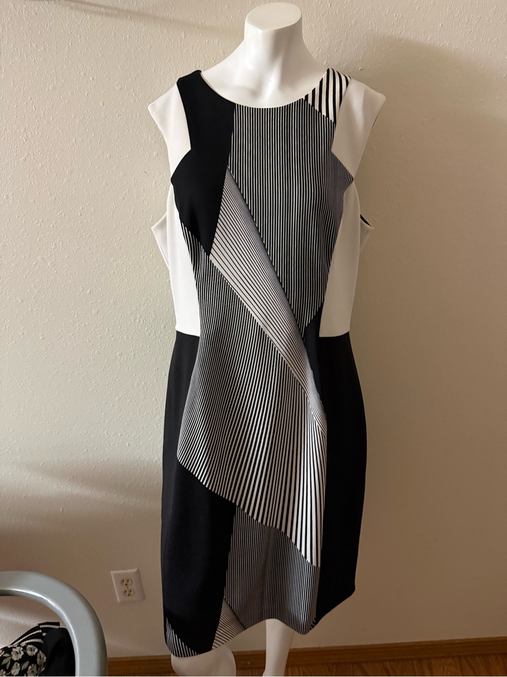 Muse Black & White Geometric Panel Sheath Dress